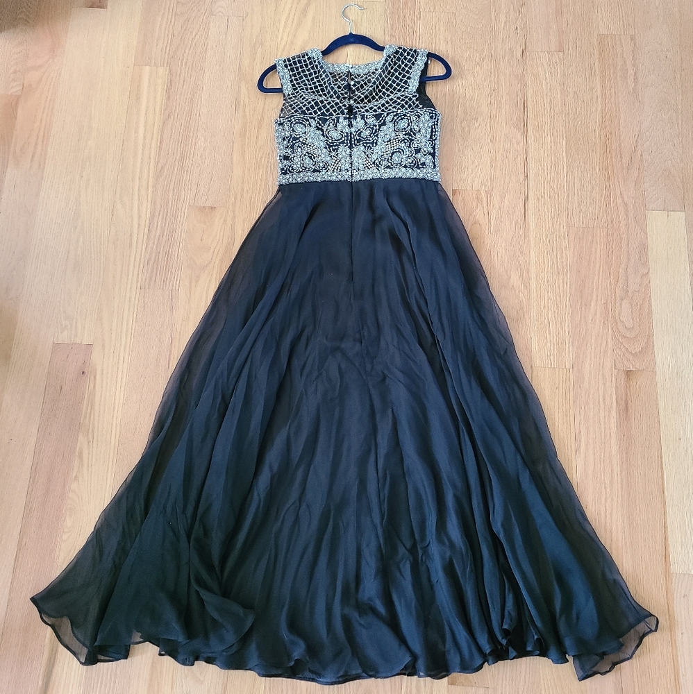 Gown - Picture 4 of 5